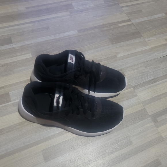 Running nikes - Picture 4 of 5